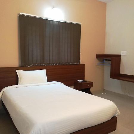 Hotel Aspire Maradu Kochi Exterior foto