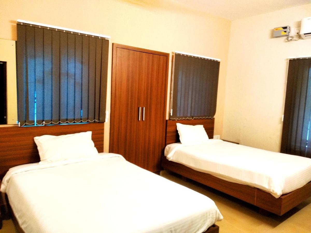 Hotel Aspire Maradu Kochi Exterior foto