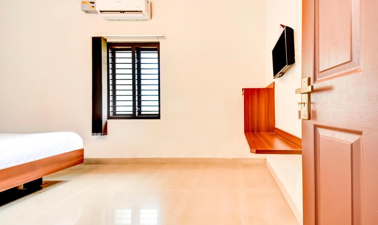 Hotel Aspire Maradu Kochi Exterior foto